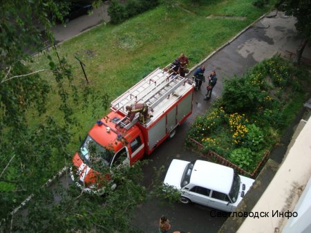 Рятувальники спасли чоловіка на балконі Рятувальники спасли чоловіка на балконі