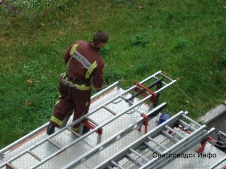 Рятувальники спасли чоловіка на балконі