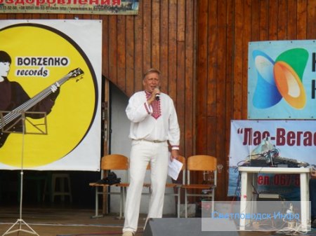 Наш бард своїм риком розігнав хмари над Маріїнським парком Наш бард своїм риком розігнав хмари над Маріїнським парком