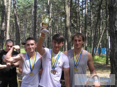 У Світловодську з`явився ще один спортивний майданчик У Світловодську з`явився ще один спортивний майданчик