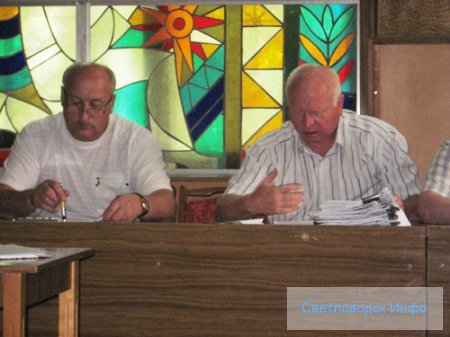 Засідання депутатської комісії розпочалося зі скандалу