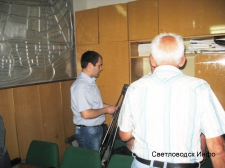 Засідання депутатської комісії розпочалося зі скандалу