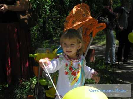 Парад вишиванок в Світловодську Парад вишиванок в Світловодську