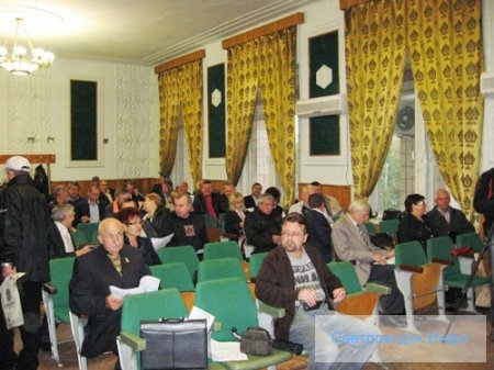 Чергова сесія вибухнула скандалом