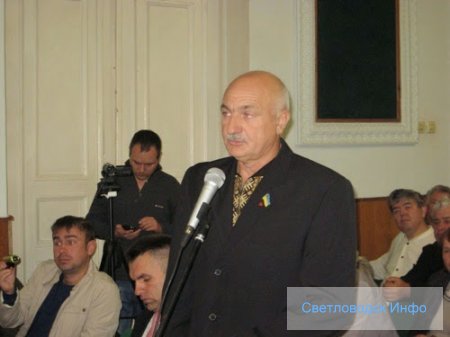 Чергова сесія вибухнула скандалом