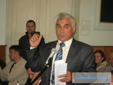 Чергова сесія вибухнула скандалом