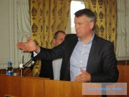 Чергова сесія вибухнула скандалом