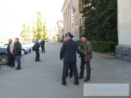 Мітингарі вимагали відставки голова РДА Мітингарі вимагали відставки голова РДА