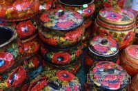 У Запоріжжі показали приголомшливої краси годинник і табуретки в українському стилі